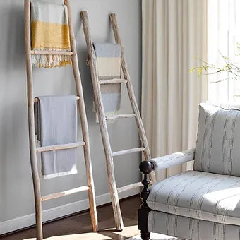 Distressed Blanket Ladder